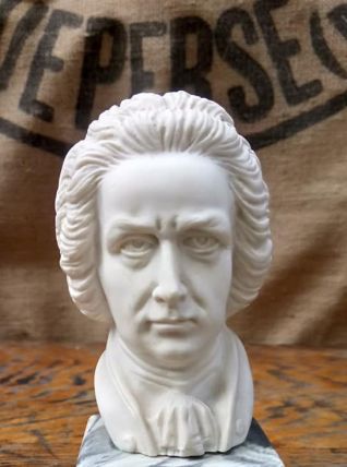 Buste de Bach en albâtre sur socle en marbre