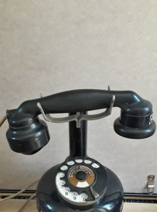 Téléphone en bakélite