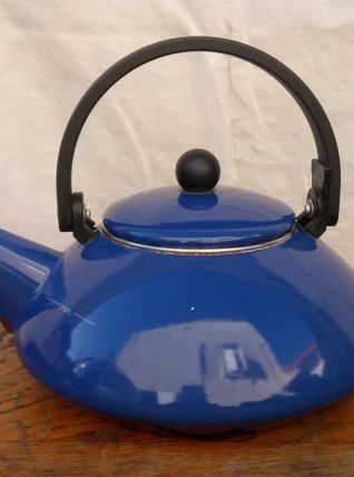 Jolie bouilloire émaillée Le Creuset