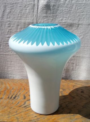 Joli vase en opaline et verre 