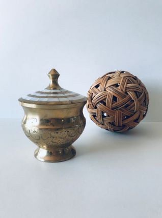 Boîte ou bonbonnière en laiton et nacre