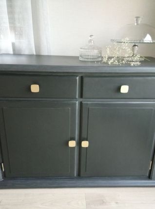 Buffet noir boutons dorés