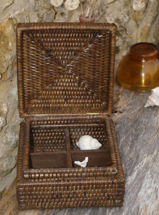 Boîte vintage rotin à compartiments 
