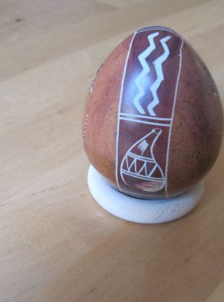 œuf en pierre décor main  