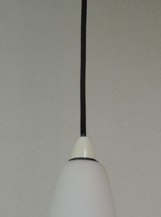 Suspension oblongue opaline mat