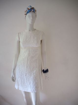 Robe trapèze chic blanche brodée perlée vintage 60's