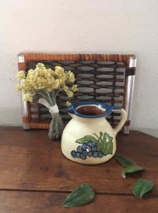 Pichet en terre cuite vernissée.