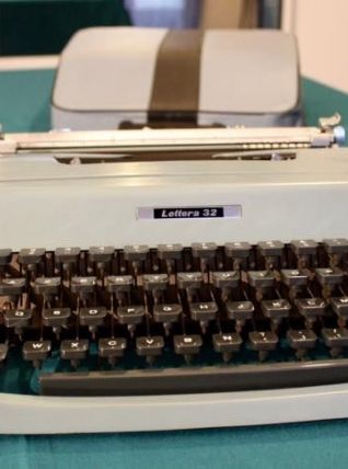 Machine à écrire vintage Olivetti Leterra 32