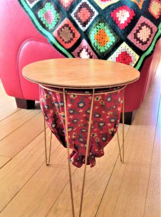 Petite table/travailleuse tripode en bois, métal et tissu