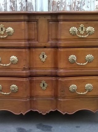 Commode arbalète en noyer époque XVlle louis XV