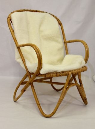 Fauteuil vintage en rotin année 60 pieds papillons.