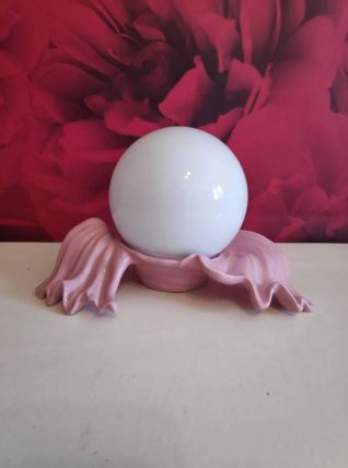 lampe en céramique rose et globe en opaline blanc