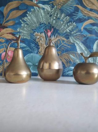 2 poires et 1 pomme en laiton
