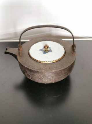 Manabé en fonte et porcelaine Japonaise époque Meïji 