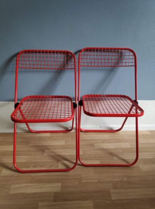 chaises pliantes rouges en métal crées par Talin en Italie