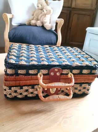 Adorable petite valise en osier 
