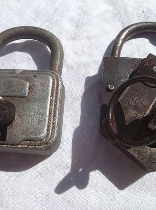 lot  de  2 cadenas  anciens