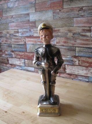 Magnifique boite a musique decor armure   avec tete de marin