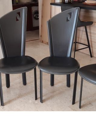 VENDS 4 CHAISES EN CUIR QUIA PARFAIT ETAT NOIR