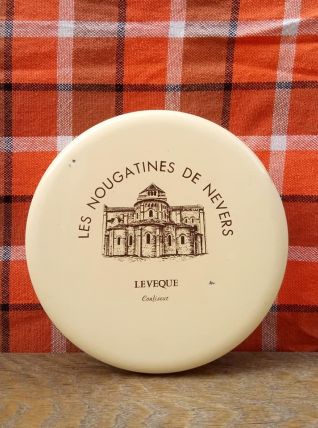 Boite publicitaire en tôle " Les nougatines de Nevers" 