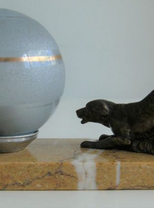 Lampe à poser marbre opaline motif chien  globe vintage 