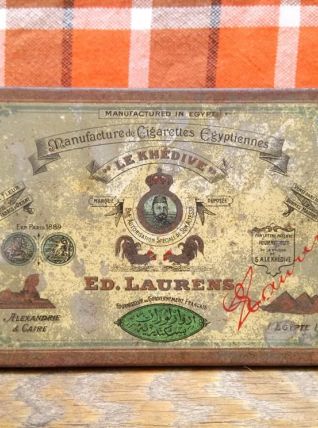 Boite à cigarettes publicitaire en tôle / Le Khédiv