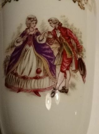 2 très beaux mazagrans porcelaine de luxe décor or scène gal