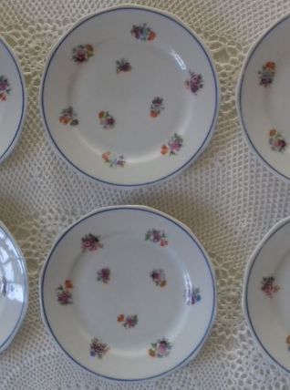 1 lot de 6 assiettes de dessert, avec les motifs disposés...