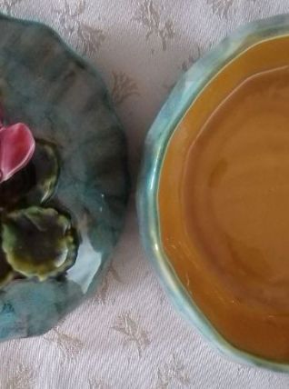 2 bonbonnières en porcelaine