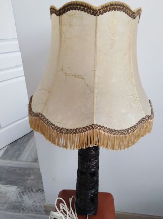 Lampe en bois exotique sculpté 