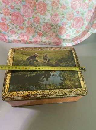 Boîte en fer métal 