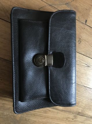 pochette noire