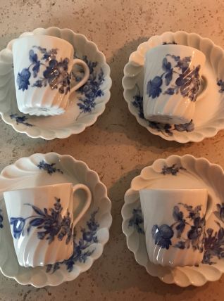 Série de 4 tasses en porcelaine de Limoges 