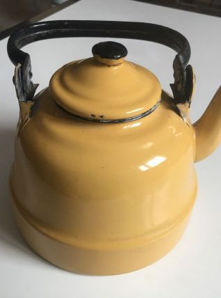 Bouilloire en tôle émaillée années 50