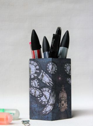  Pot à crayon.  Décor fantastique. Artisanat.