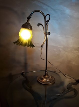 lampe de bureau laiton 1900  belle patine  avec sa tulipe ve