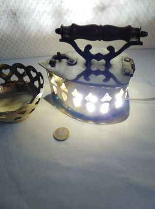 Lampe de nuit en laiton et coupelle ajourée 