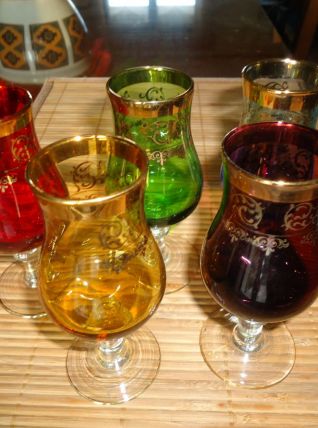 5 verres digestif à pied couleurs gravés dorés 1970