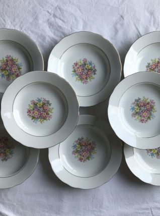 Série de 8 assiettes creuses  - en porcelaine