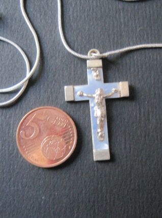 croix avec chaine argentée