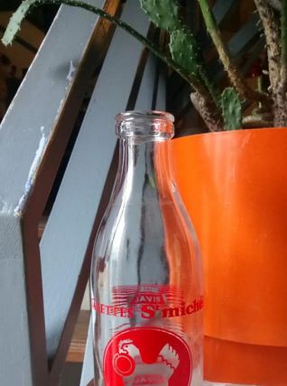 Bouteille de lait en verre "galettes Saint-michel" 
