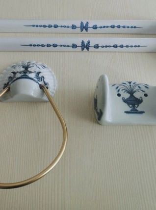 Ensemble  salle de bain Porcelaine de Paris, décor Lamballe