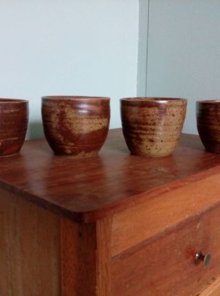  Tasses signées en grès pyrité ensemble de 4