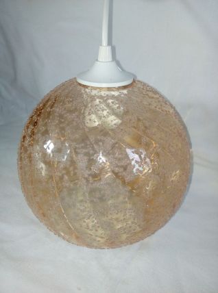 Suspension globe boule en verre ambré granuleux