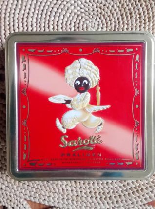 Boite en tôle de la marque allemande de chocolat "Sarotti"