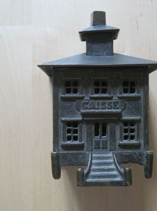 tirelire decor maison en  fonte  ancienne