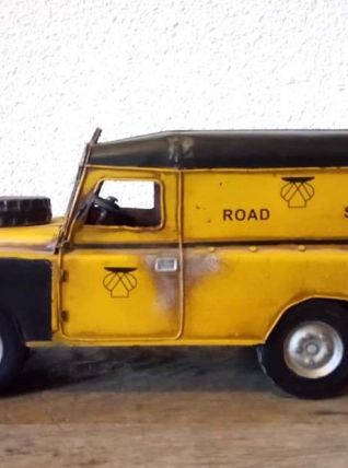 Voiture en tôle  - "Road service"