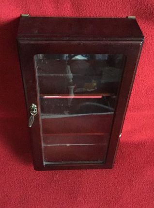 Vitrine d’exposition en bois