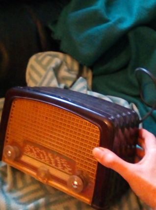 petite radio vintage