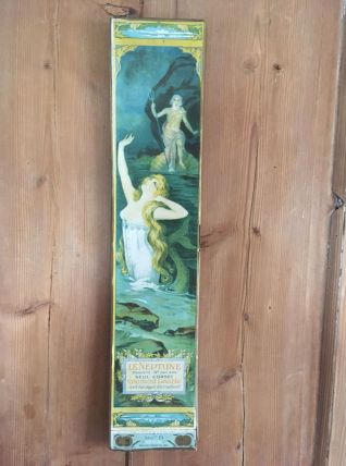 Publicité ancienne papier sur bois.